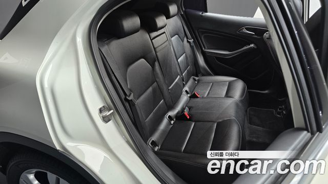 Mercedes-Benz GLA-Class 2016 — photo 12