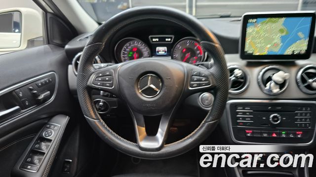Mercedes-Benz GLA-Class 2016 — photo 13