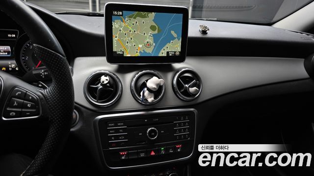 Mercedes-Benz GLA-Class 2016 — photo 14