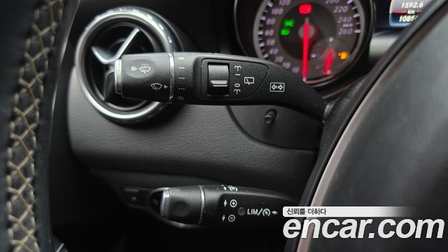 Mercedes-Benz GLA-Class 2016 — photo 16