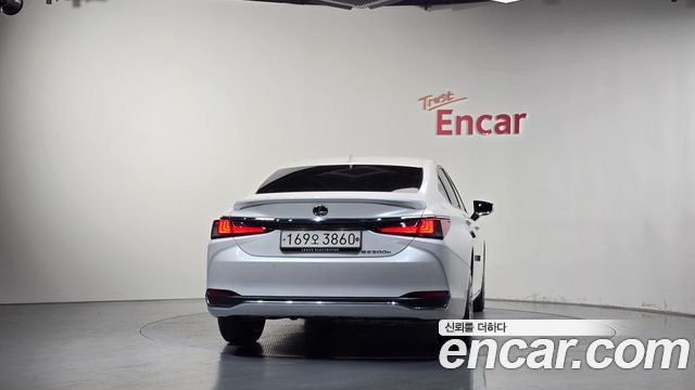 Lexus ES 2024 — photo 4