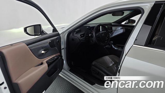 Lexus ES 2024 — photo 13