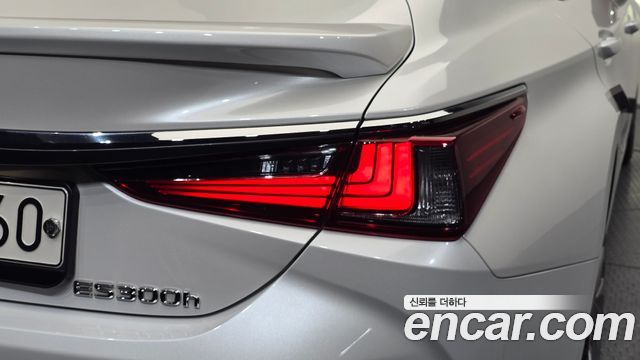 Lexus ES 2024 — photo 9