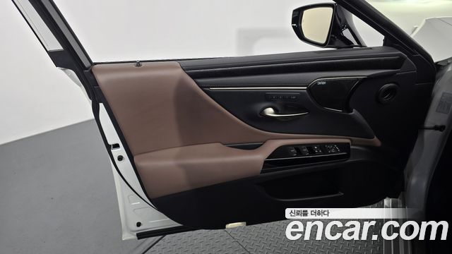 Lexus ES 2024 — photo 14
