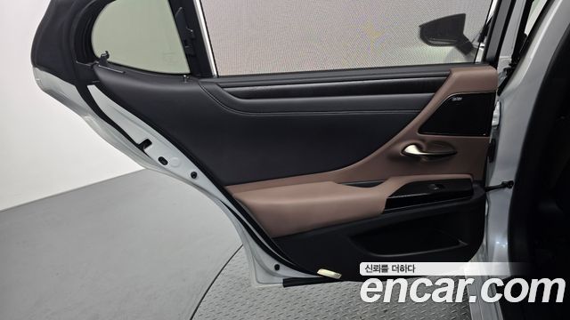 Lexus ES 2024 — photo 15