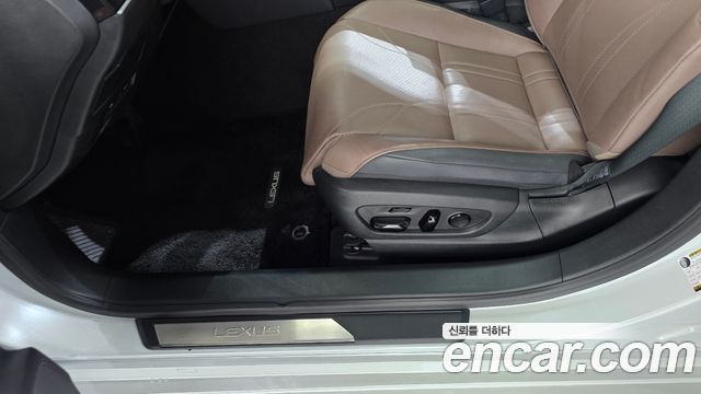 Lexus ES 2024 — photo 28