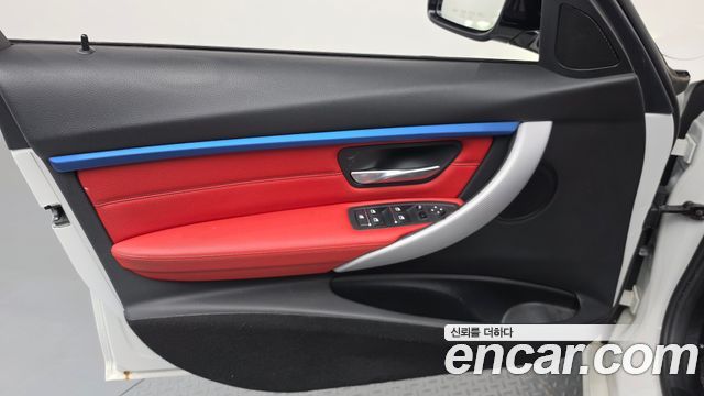 BMW 3-Series 2017 — photo 14
