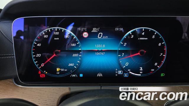 Mercedes-Benz E-Class 2021 — photo 11