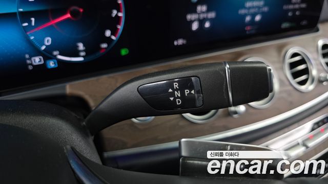 Mercedes-Benz E-Class 2021 — photo 12