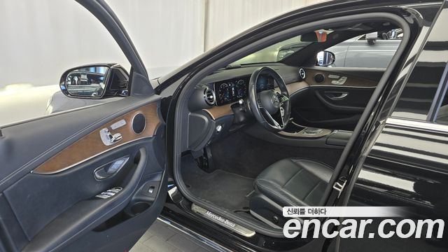Mercedes-Benz E-Class 2021 — photo 13