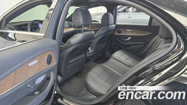 Mercedes-Benz E-Class 2021 — photo 18