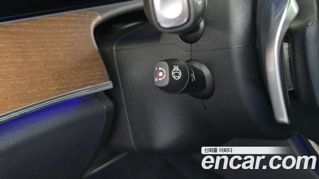 Mercedes-Benz E-Class 2021 — photo 24