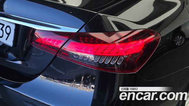 Mercedes-Benz E-Class 2021 — photo 9