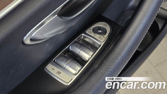 Mercedes-Benz E-Class 2021 — photo 28