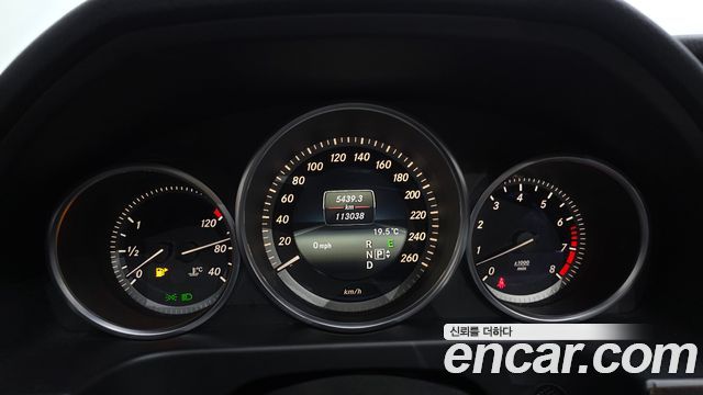 Mercedes-Benz E-Class 2016 — photo 8