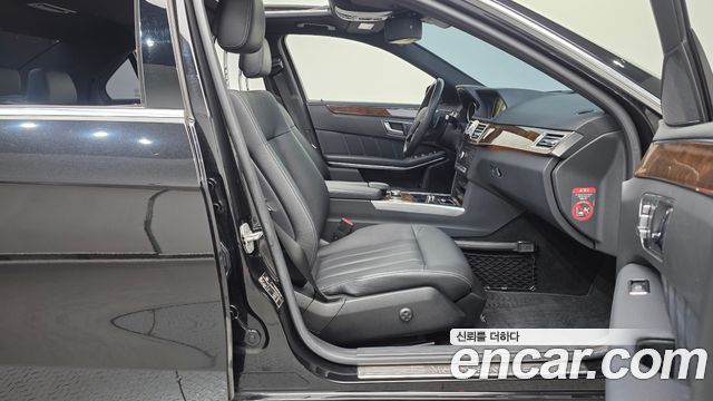 Mercedes-Benz E-Class 2016 — photo 11