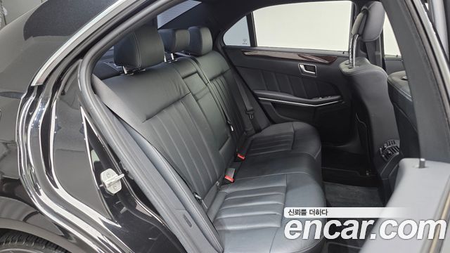 Mercedes-Benz E-Class 2016 — photo 12