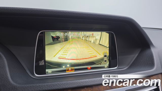 Mercedes-Benz E-Class 2016 — photo 14