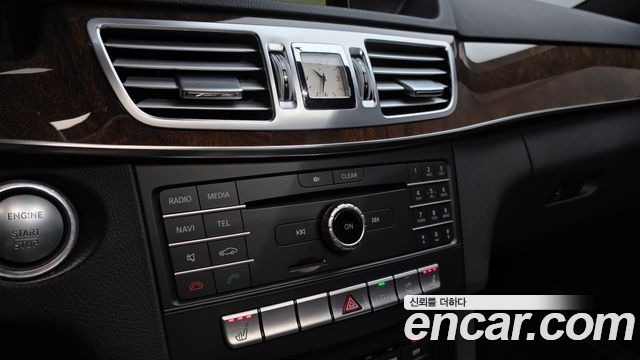 Mercedes-Benz E-Class 2016 — photo 16