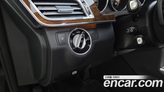 Mercedes-Benz E-Class 2016 — photo 17