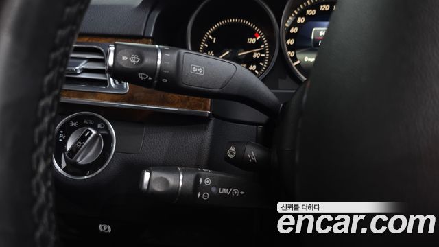 Mercedes-Benz E-Class 2016 — photo 18