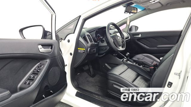 Kia K3 2017 — photo 10