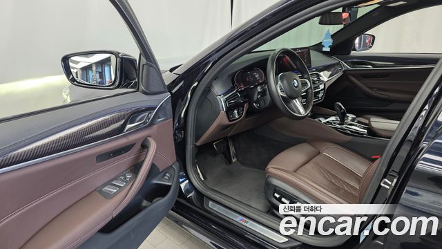 BMW 5-Series 2021 — photo 13