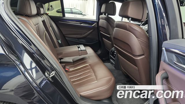 BMW 5-Series 2021 — photo 17