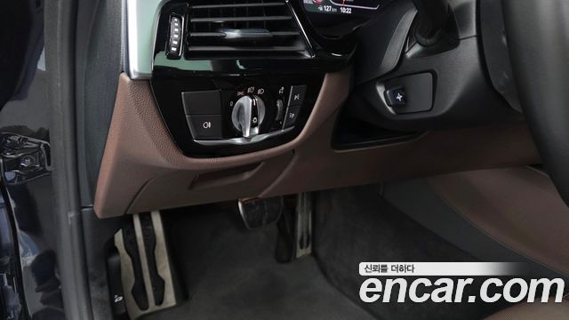 BMW 5-Series 2021 — photo 23