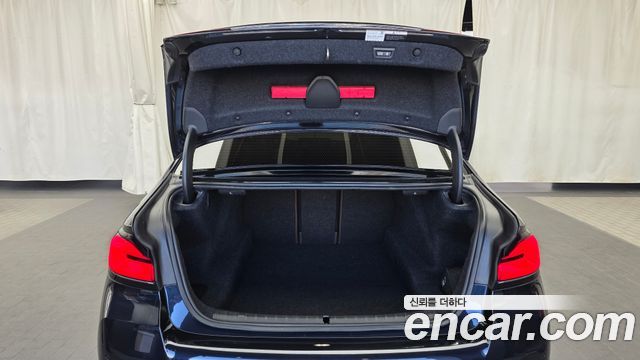 BMW 5-Series 2021 — photo 26
