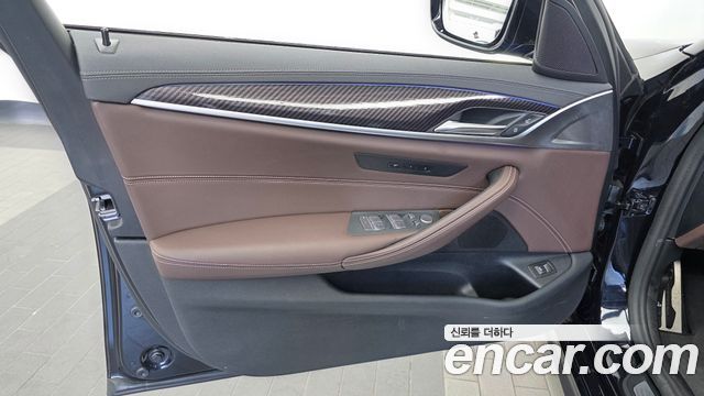 BMW 5-Series 2021 — photo 14