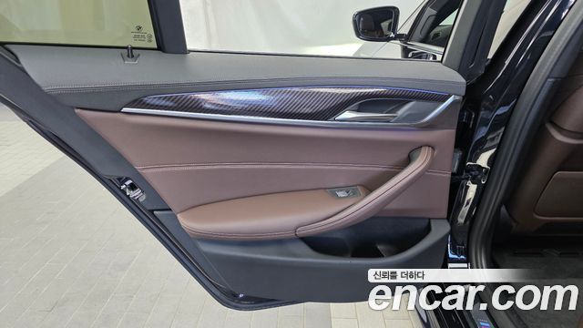BMW 5-Series 2021 — photo 15