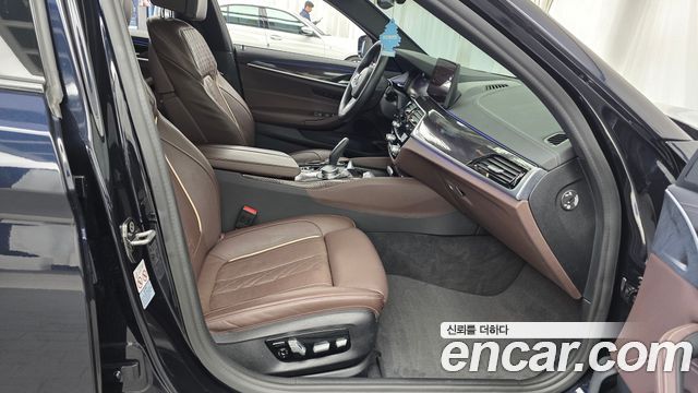 BMW 5-Series 2021 — photo 16