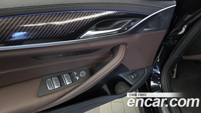 BMW 5-Series 2021 — photo 28