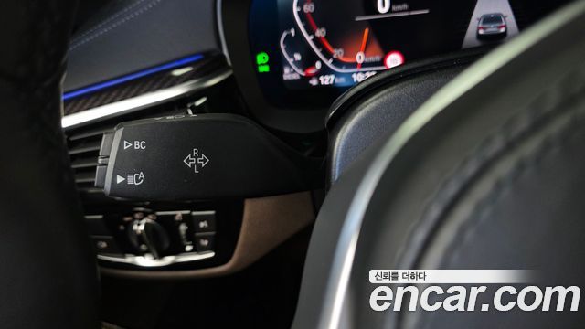BMW 5-Series 2021 — photo 30
