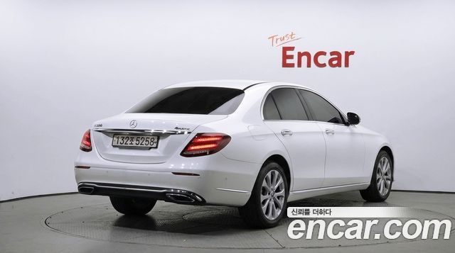 Mercedes-Benz E-Class 2019 — photo 2