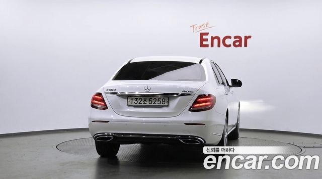 Mercedes-Benz E-Class 2019 — photo 4