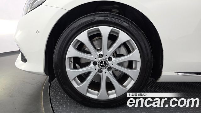 Mercedes-Benz E-Class 2019 — photo 5
