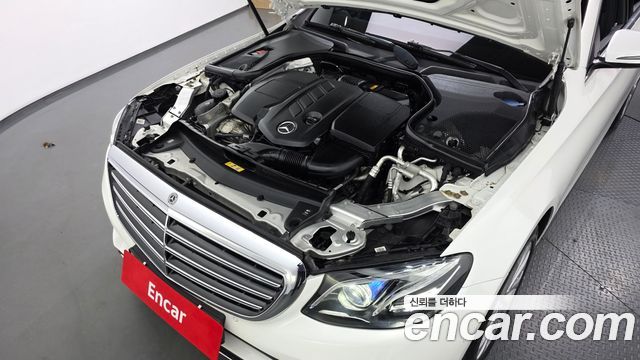 Mercedes-Benz E-Class 2019 — photo 6