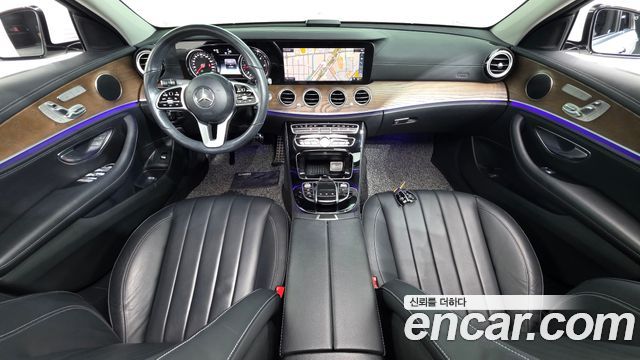 Mercedes-Benz E-Class 2019 — photo 10