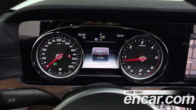 Mercedes-Benz E-Class 2019 — photo 11