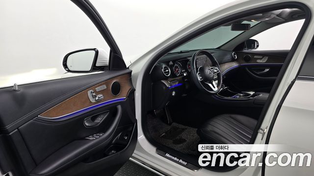 Mercedes-Benz E-Class 2019 — photo 13