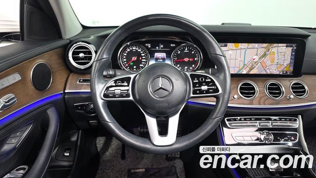Mercedes-Benz E-Class 2019 — photo 18