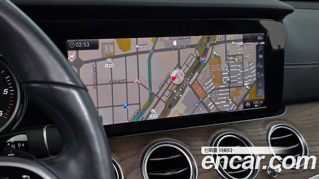 Mercedes-Benz E-Class 2019 — photo 19
