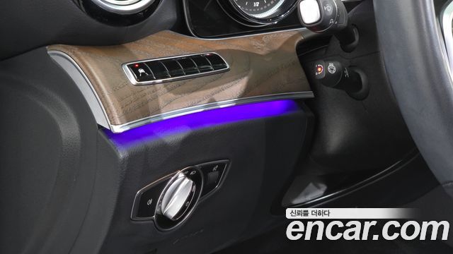 Mercedes-Benz E-Class 2019 — photo 21