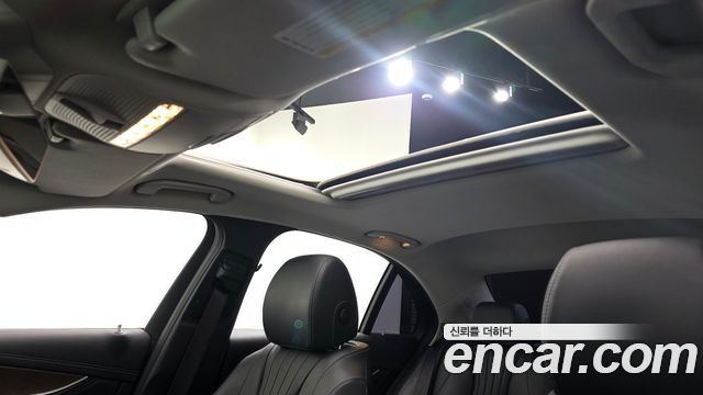 Mercedes-Benz E-Class 2019 — photo 25