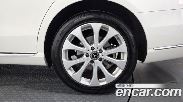Mercedes-Benz E-Class 2019 — photo 7