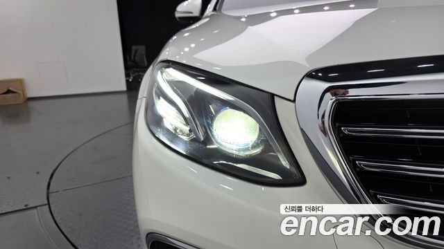 Mercedes-Benz E-Class 2019 — photo 8