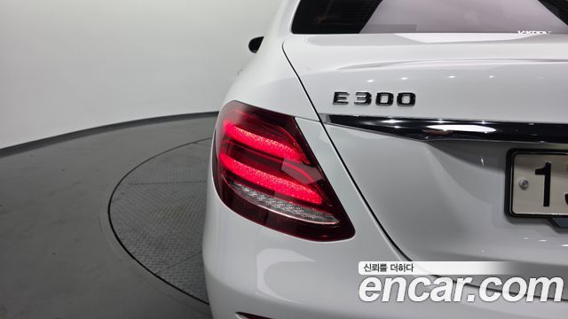 Mercedes-Benz E-Class 2019 — photo 9