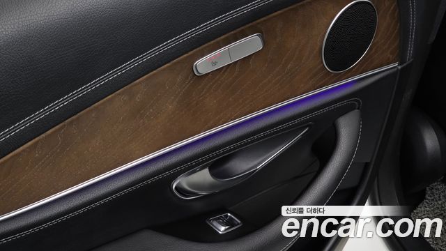 Mercedes-Benz E-Class 2019 — photo 32